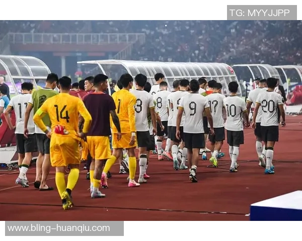 媒体人分享U22国足谢场视频见证胜利球队在雄起声中感动离场